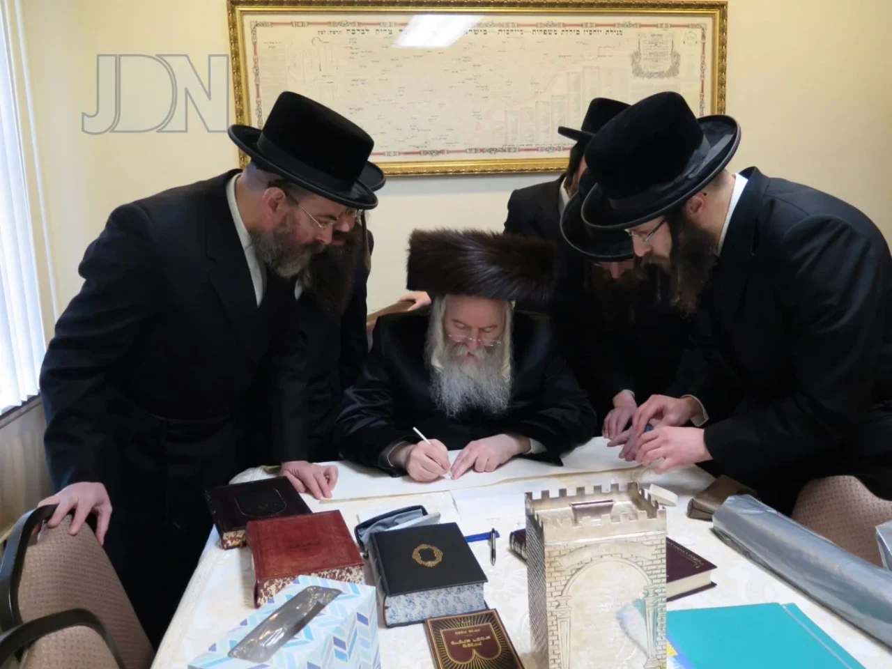 חסידי בובוב ממונסי