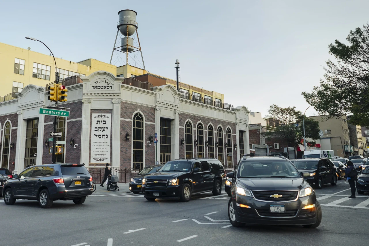 Beis Yaakov Nechamyeh Dsatmar