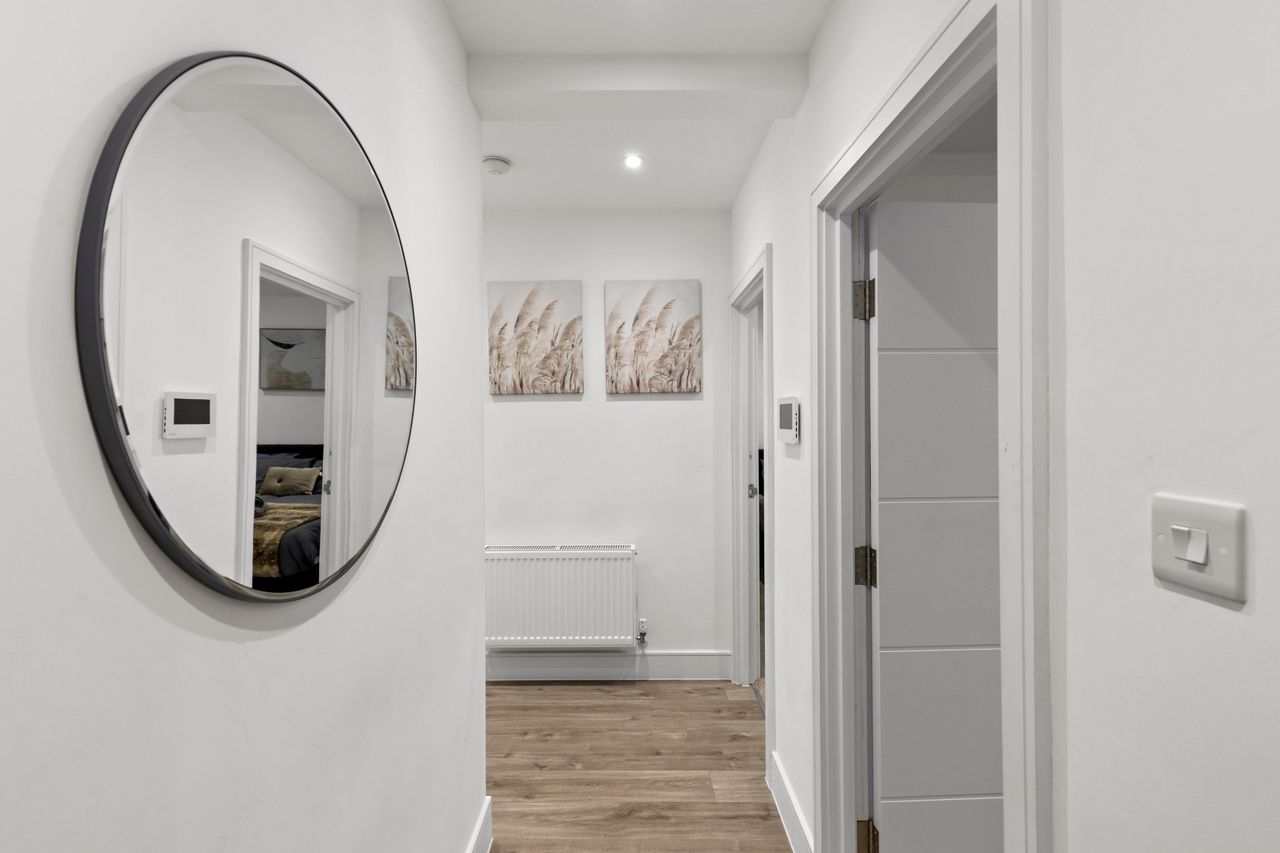 Stylish 2 Bedroom w/ garden & parking