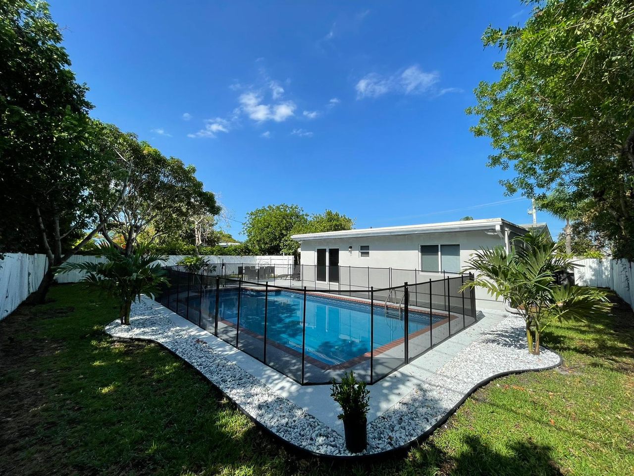 VILLA LUXE -Entire house w Private heated pool