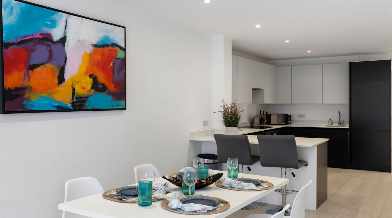 Appartement moderne de 3 chambres avec jardin et parking à 8 min à pied du métro (ligne 2).
