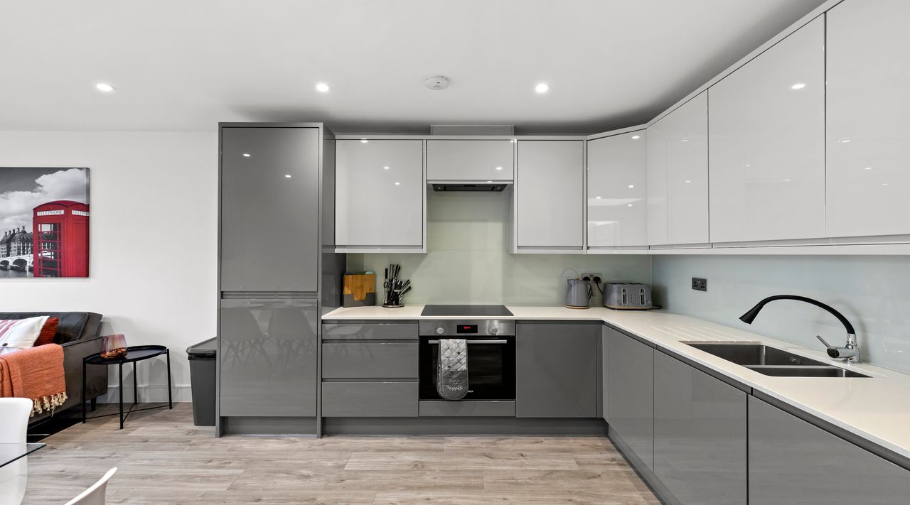 Stylish 2BD w garden, parking 5 min 2 tube