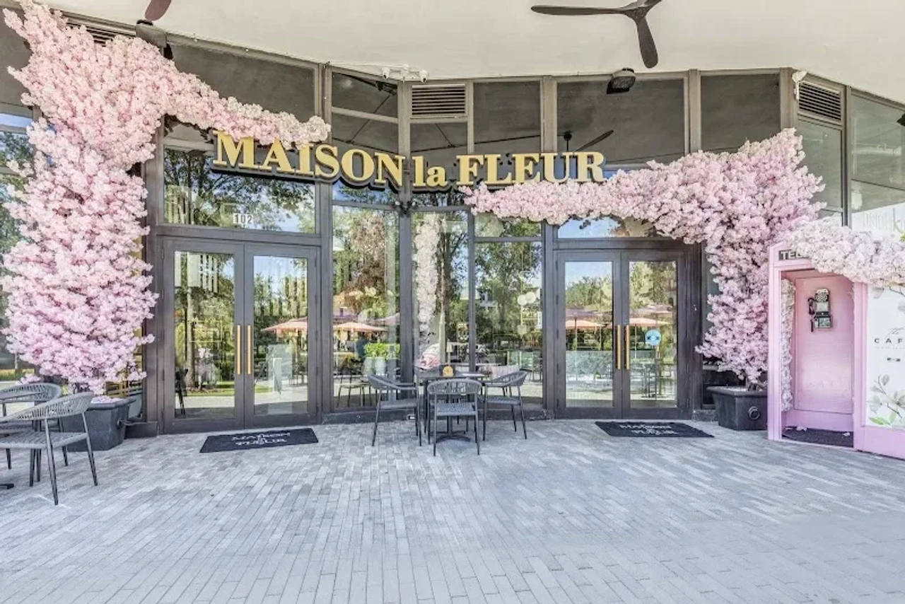 The Cafe Maison La Fleur