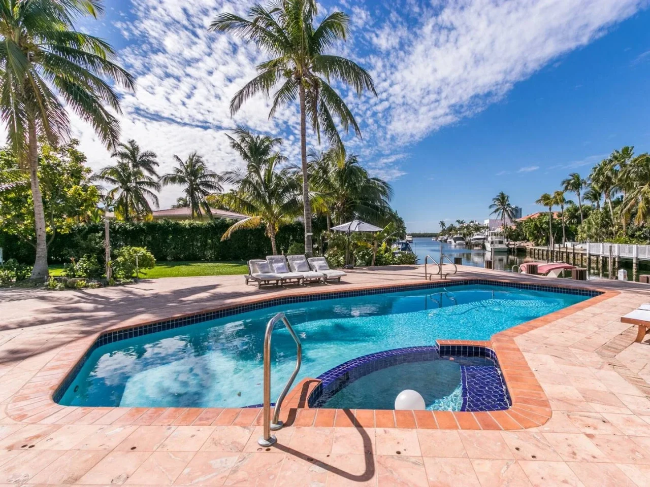 Manoir moderne de 7 chambres en bord de mer
