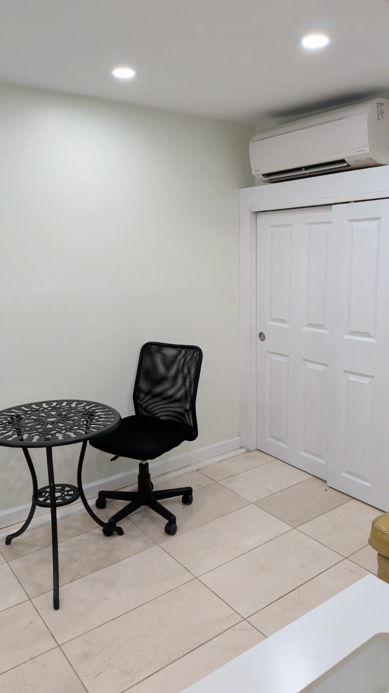 Chambre simple confortable avec salle de bain privée