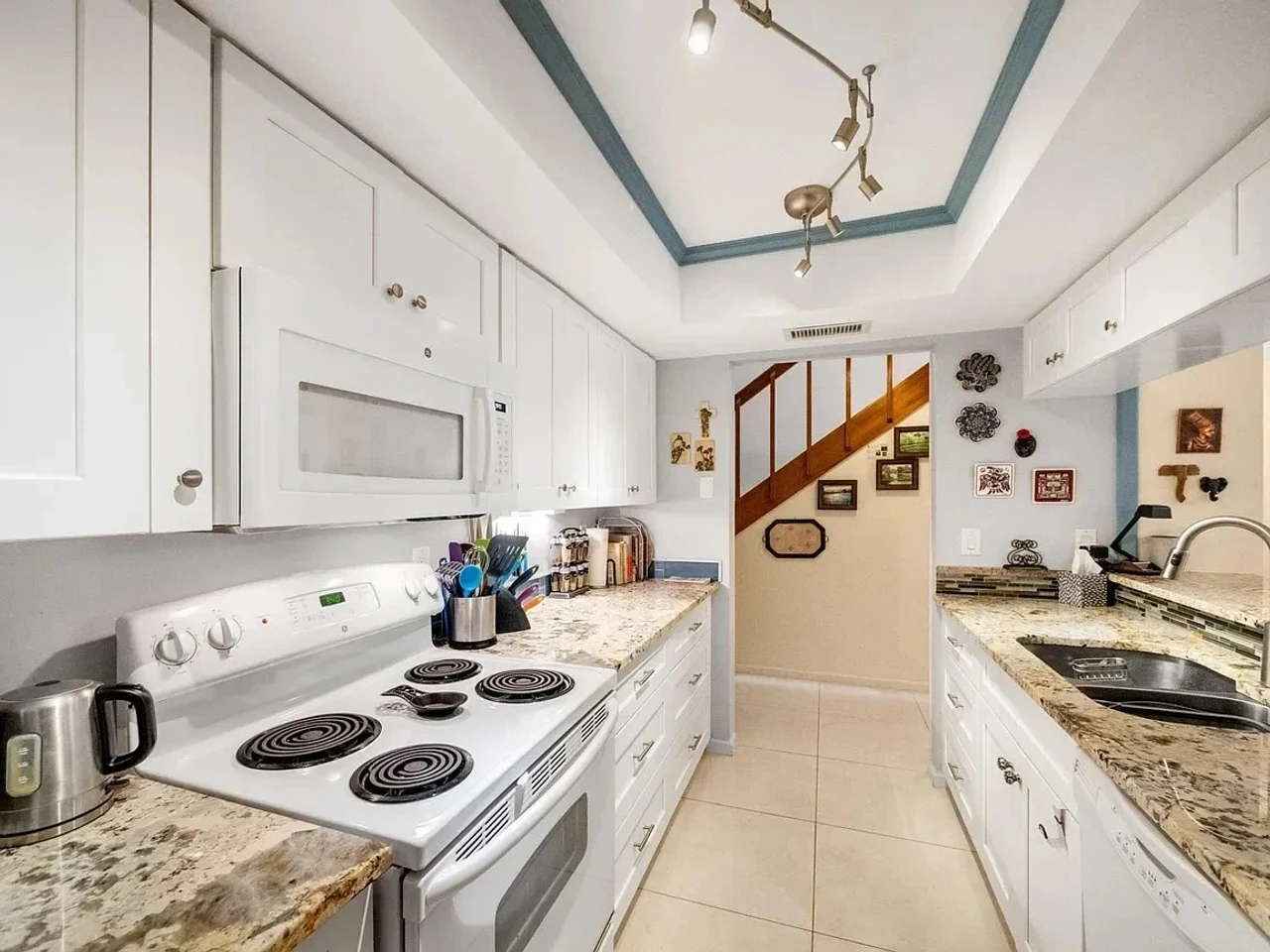 Maison abordable de 3 chambres et 3 salles de bain à West Palm Beach