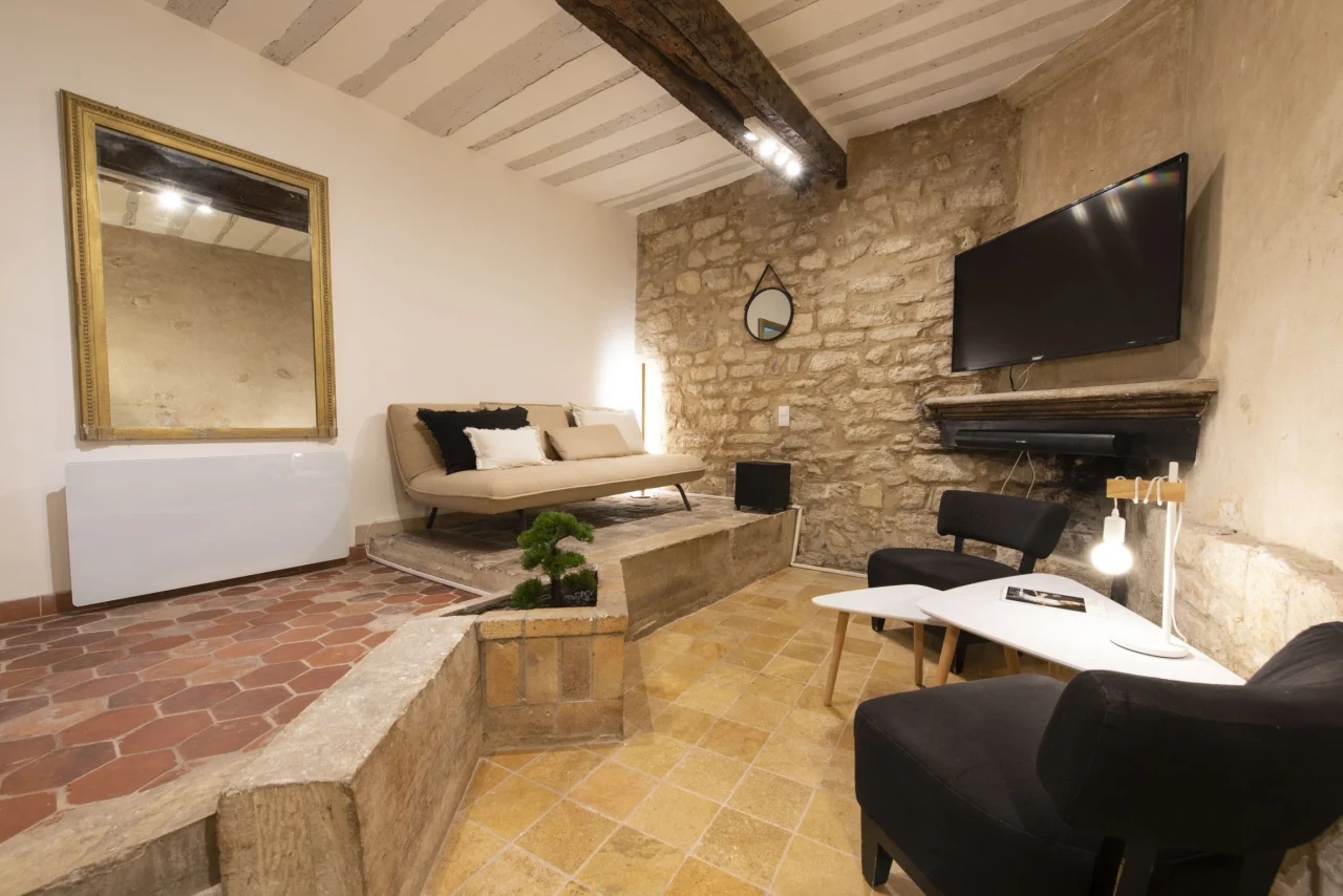 Charming & Unique Ground-Floor Apt in Paris