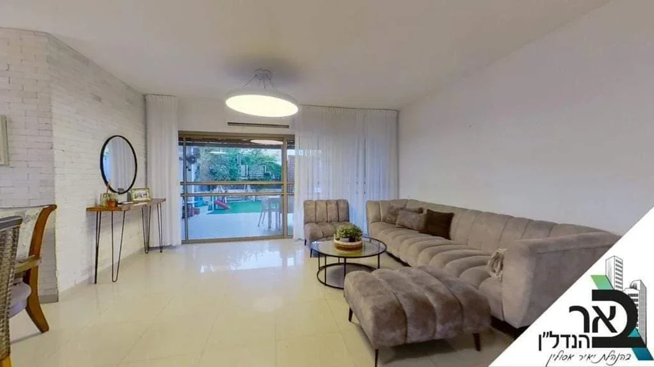 Large Kosher Cottage Home in Rehovot