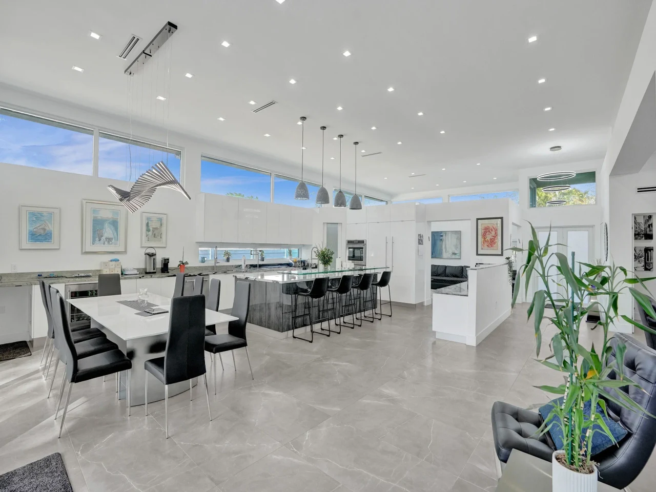 Hollywood Villa with Pool & Basketball Court